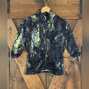 Calvin Klein Performance Women’s Quick Dry Ruched neon camo print jacket